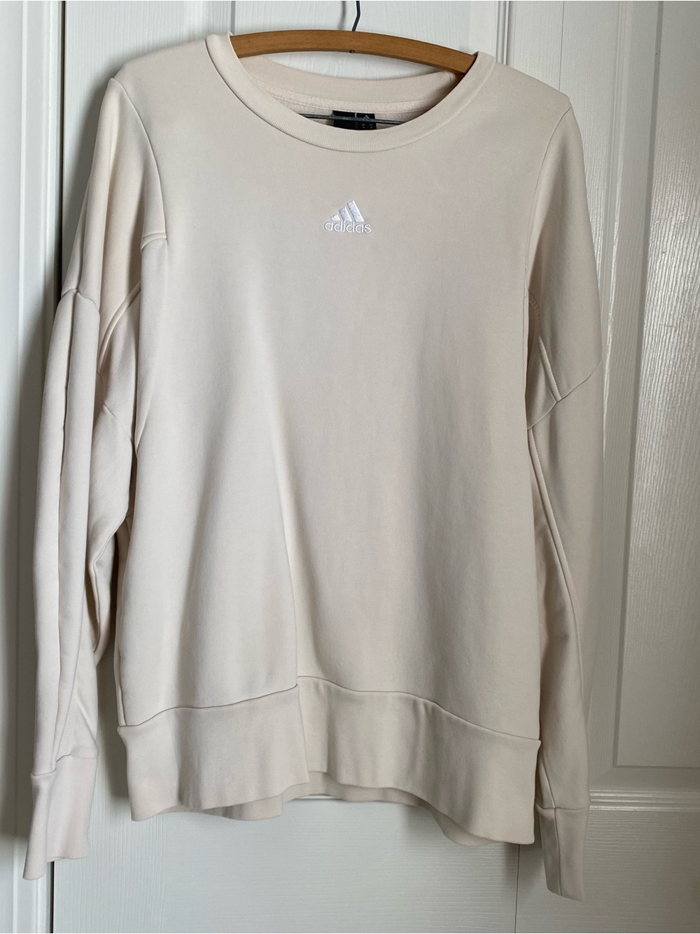 Adidas Light Cream Crewneck Sweatshirt Medium Cozy Athleisure Sporty